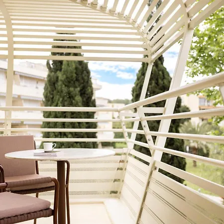 Szálloda Ventura Saint-tropez, Tapestry Collection By Hilton